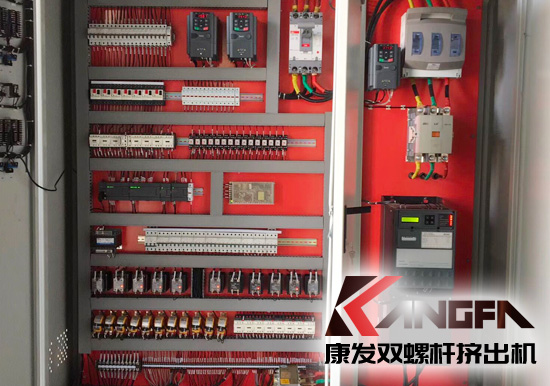 JSH-K超高速高扭低速高扭系列K75機(jī)型雙螺桿擠出機(jī)機(jī)筒內(nèi)徑73mm、主機(jī)功率280-450KW、參考產(chǎn)量達(dá)600-1500KG/H。