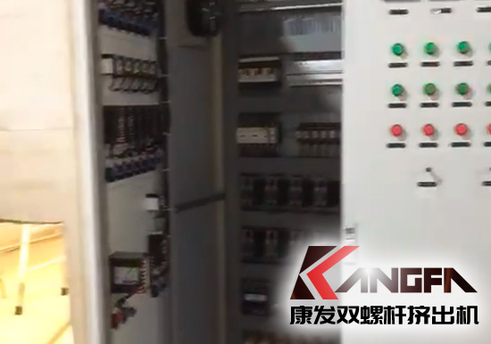 JSH-75標(biāo)準(zhǔn)化雙螺桿擠出機設(shè)備調(diào)試中...