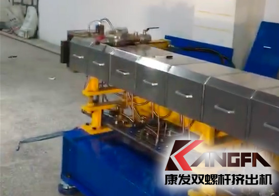 JSH-75標(biāo)準(zhǔn)化雙螺桿擠出機設(shè)備調(diào)試中...