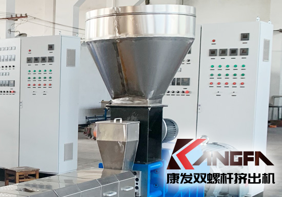 雙螺桿擠出機喂料系統(tǒng)定量加料、攪拌料斗料位控制特點。合理的方案設計，不僅滿足了系統(tǒng)的工藝要求，并且大大降低了工程制造及生產運營成本。