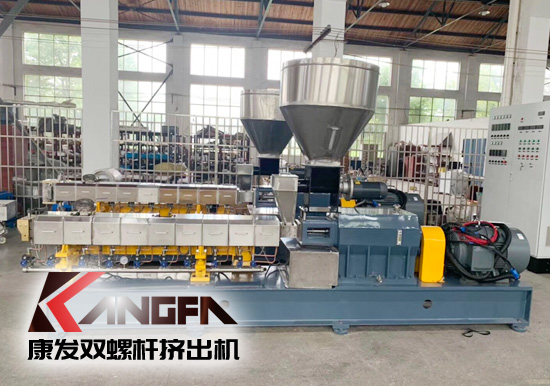 雙螺桿擠出機(jī)上下游：車用塑料向低成本、高強(qiáng)度、高沖擊性能、可回收及降解等復(fù)合材料及塑料合金方向發(fā)展