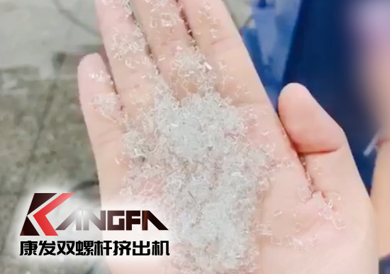 康發(fā)雙螺桿擠出機在先行先試中搶占先機，以更加飽滿的精神狀態(tài)、更大的創(chuàng)新勇氣，奮發(fā)進取，走出一條科學發(fā)展、跨越趕超的先行之路。