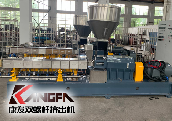全新一代康發(fā)同向雙螺桿擠出機螺紋套自潔性強、耐磨、防腐且適用于幾乎各類塑料材料