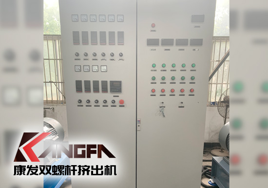 雙螺桿擠出設備主要運用于pvc、rpvc等塑料材質物體，擠出、造粒等，下文就擠出設備自我保護裝置做一些簡單介紹。 