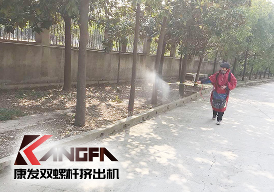 戰(zhàn)疫情、防風(fēng)險(xiǎn)、保安全！康發(fā)雙螺桿擠出機(jī)復(fù)工在即，全廠實(shí)現(xiàn)全方位消毒！