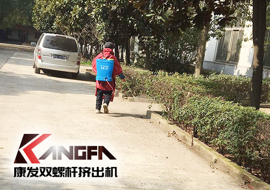 戰(zhàn)疫情、防風(fēng)險(xiǎn)、保安全！康發(fā)雙螺桿擠出機(jī)復(fù)工在即，全廠實(shí)現(xiàn)全方位消毒！