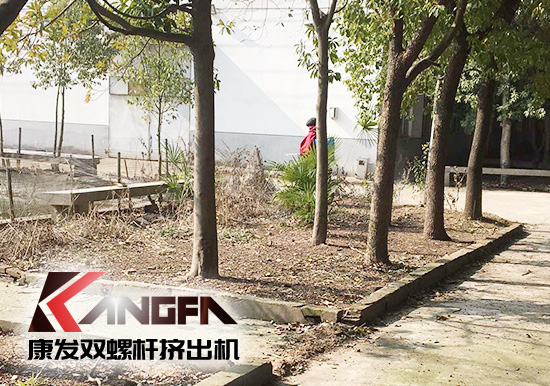 康發(fā)雙螺桿擠出機(jī)積極倡議公司全體員工以身作則、勇于擔(dān)當(dāng)，堅(jiān)定信心，打贏這場疫情防御阻擊戰(zhàn)！