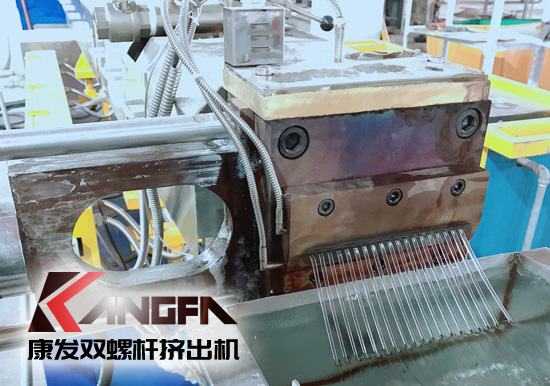 單、雙螺桿擠出機(jī)傳統(tǒng)粉末涂料行業(yè)特性對(duì)比