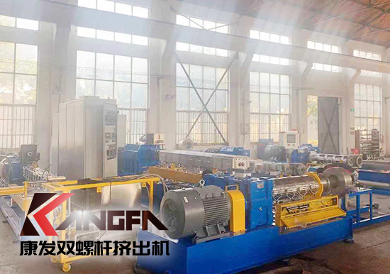 康發(fā)雙螺桿擠出機：研發(fā)新產(chǎn)品 環(huán)抱新業(yè)態(tài)——康發(fā)攜手中石化首席工程師新品研發(fā)中