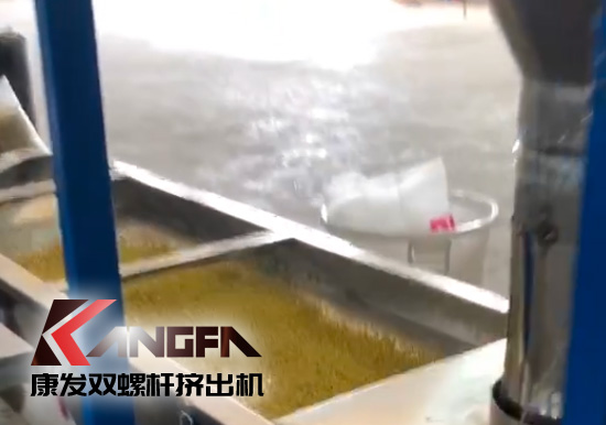 單、雙螺桿擠出機優(yōu)勢互補、高效率高產(chǎn)能！康發(fā)塑機JSH-75/180雙階式（雙螺桿/單螺桿）擠出機組試機!