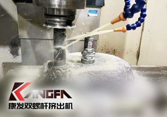 展會(huì)播報(bào)：第四屆中國(guó)·滄州塑料產(chǎn)業(yè)博覽會(huì)開(kāi)展，展示內(nèi)容包括各類(lèi)雙螺桿擠出機(jī)設(shè)備、輔助設(shè)備及其它塑料產(chǎn)業(yè)相關(guān)