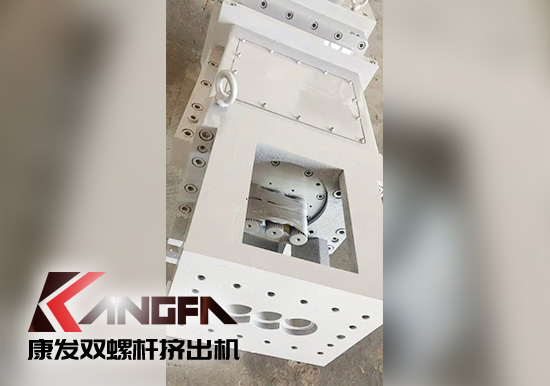 展會(huì)播報(bào)：第四屆中國(guó)·滄州塑料產(chǎn)業(yè)博覽會(huì)開(kāi)展，展示內(nèi)容包括各類(lèi)雙螺桿擠出機(jī)設(shè)備、輔助設(shè)備及其它塑料產(chǎn)業(yè)相關(guān)