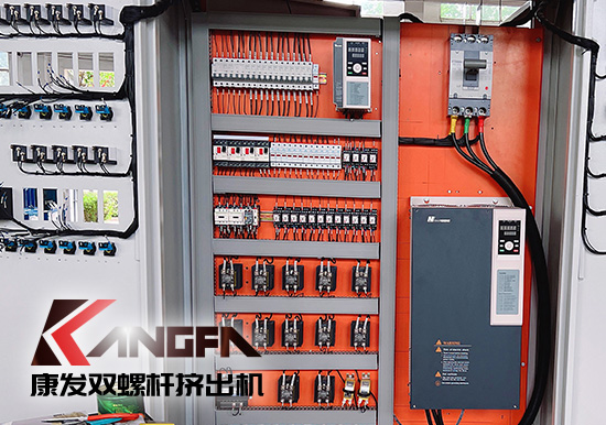 平行、錐形雙螺桿擠出機比較！顯著的不同是螺桿機筒的幾何形狀不同，從而引發(fā)出結(jié)構(gòu)和性能上的諸多差異，但各具優(yōu)勢