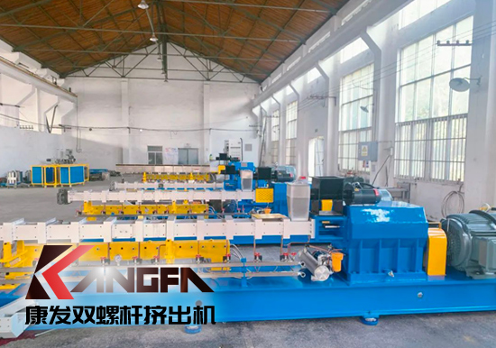 抗高溫戰(zhàn)酷暑，掀起生產(chǎn)熱潮——康發(fā)雙螺桿擠出機(jī)生產(chǎn)車間高溫“烤”驗不服“暑”