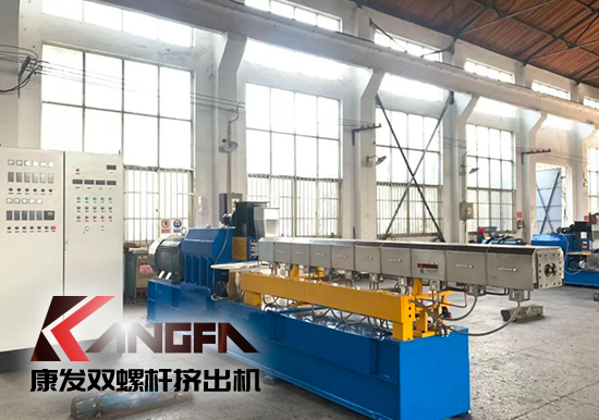 抗高溫戰(zhàn)酷暑，掀起生產(chǎn)熱潮——康發(fā)雙螺桿擠出機(jī)生產(chǎn)車間高溫“烤”驗不服“暑”