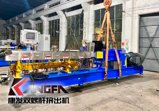 臨近年底，雙螺桿擠出機(jī)發(fā)貨忙,全力以赴為市場(chǎng)！