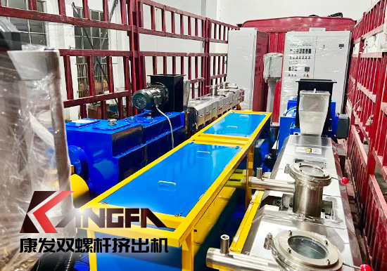 臨近年底，雙螺桿擠出機(jī)發(fā)貨忙,全力以赴為市場(chǎng)！