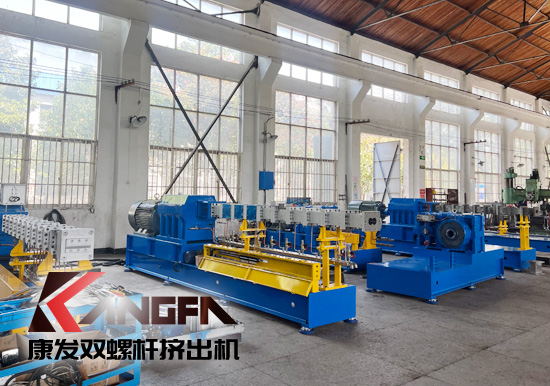 臨近年底，雙螺桿擠出機發(fā)貨忙,全力以赴為市場！
