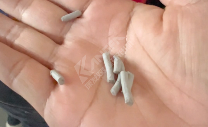 康發(fā)雙螺桿擠出機(jī)小型試驗(yàn)機(jī)又開(kāi)始轉(zhuǎn)動(dòng)啦！