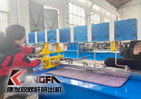 雙螺桿擠出機物料料顆粒出現(xiàn)孔洞及口模出料斷條解決辦法