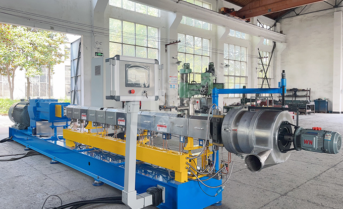 雙螺桿擠出造粒機及其零配件設(shè)計和制造源頭廠家！設(shè)備運行穩(wěn)定，性價比卓越，售后服務(wù)無憂！