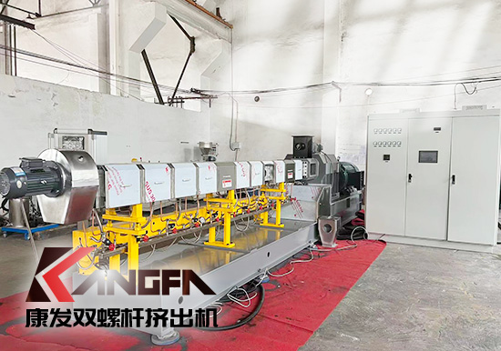 廢塑料高容積熔融定制型設(shè)備——康發(fā)雙螺桿擠出機(jī)出品