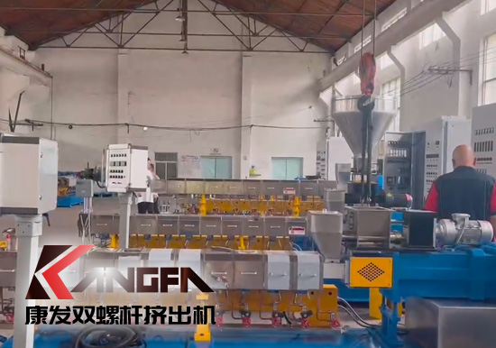 康發(fā)雙螺桿擠出機(jī)生產(chǎn)車間戰(zhàn)酷暑，保生產(chǎn)視頻剪輯。新的一月，新的一天，努力工作，努力生活！加油康發(fā)人！