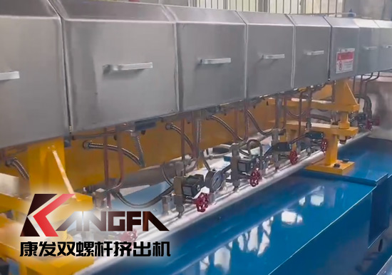 康發(fā)雙螺桿擠出機(jī)生產(chǎn)車間戰(zhàn)酷暑，保生產(chǎn)視頻剪輯。新的一月，新的一天，努力工作，努力生活！加油康發(fā)人！