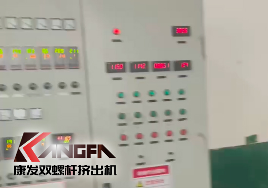 水下切粒雙螺桿擠出機機組安裝調(diào)試生產(chǎn)！深耕于雙螺桿擠出機行業(yè)！相信我們！您會獲取更大的利益?。?！