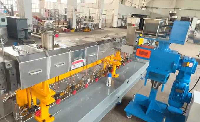 65高扭雙螺桿擠出機，玻纖增強帶側(cè)喂料，加熱棒機型